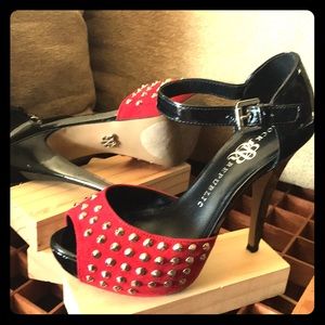 Rock & Republic peep toe studded heels